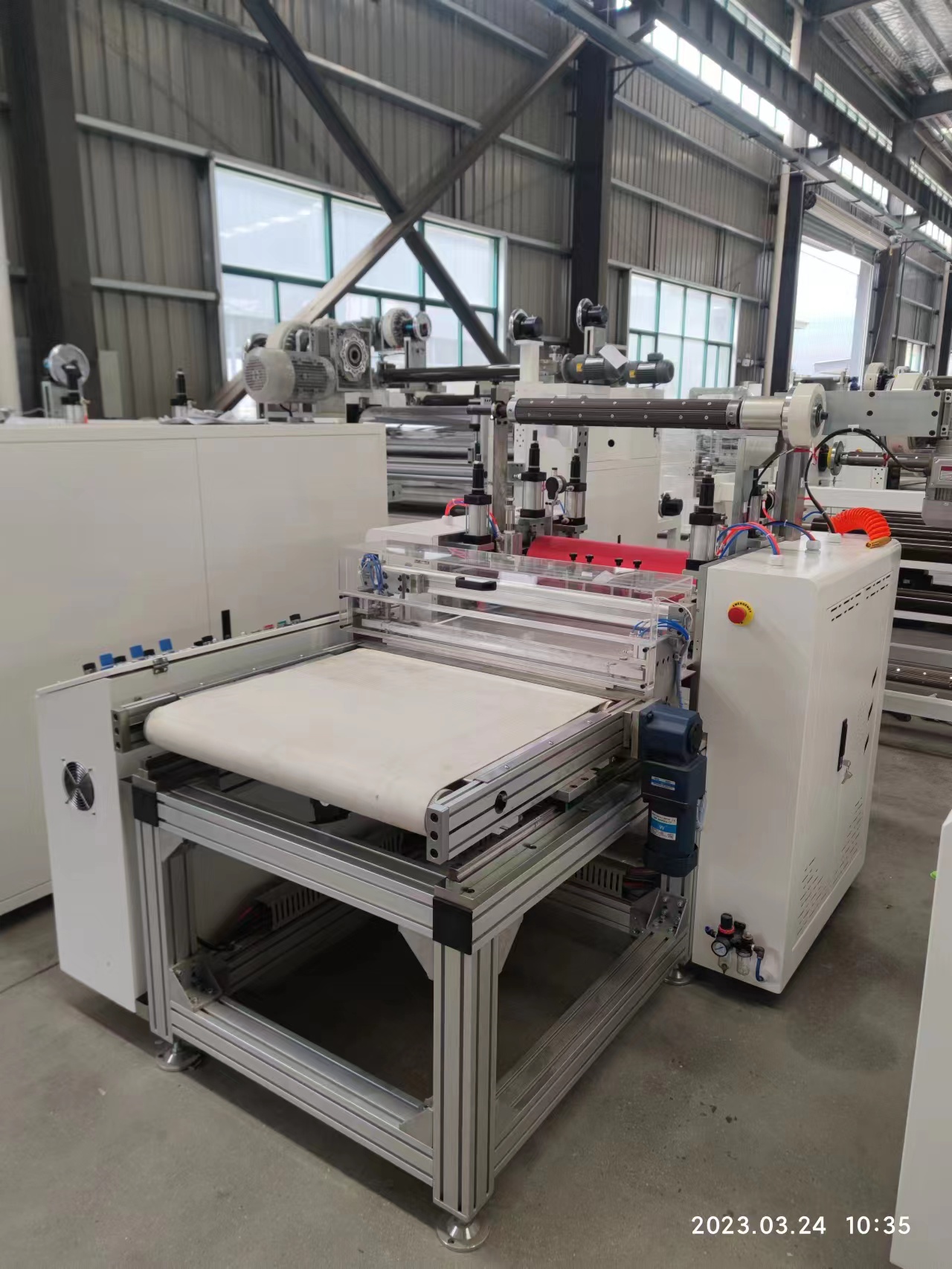 全自动追踪裁切机 散热垫片裁切机  导热硅胶片裁切机  导热硅胶切片机  